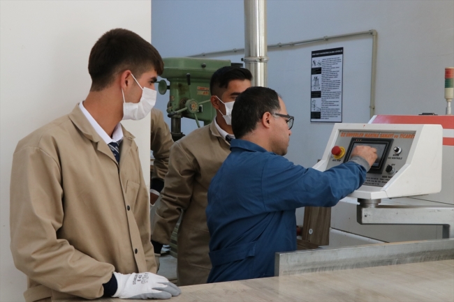 Batman'da lise öğrencilerinden ülke ekonomisine 5,5 milyon liralık katkı